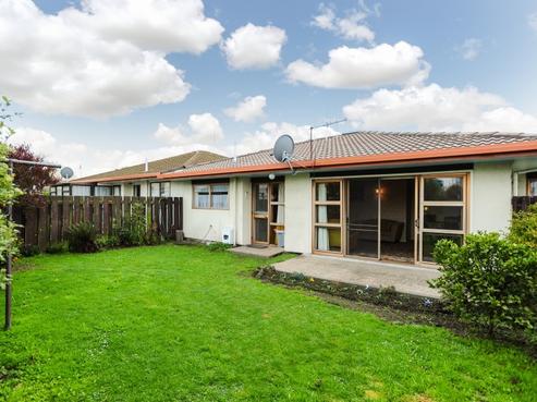 808 Queen Street West, Saint Leonards