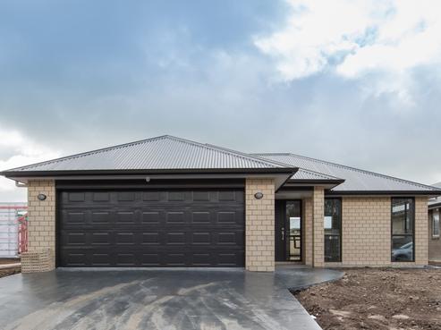 10 Hatfield Way, Huntington