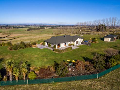 143 Summerhill Road, Cust