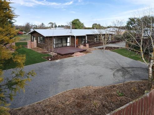 1 Thompsons Lane, Cust