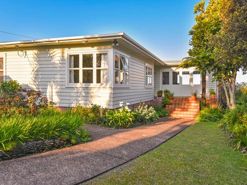 131 East Coast Road, Castor Bay