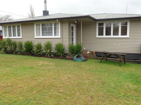 2 Saxbys Road, Deanwell