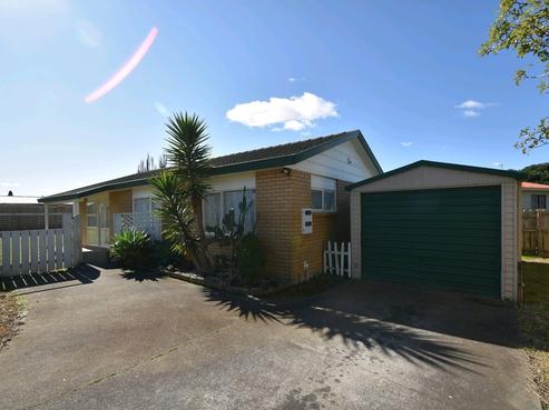 11B Bill Phillip Place, Clendon Park
