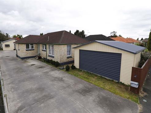 38 Pine Avenue, Bader