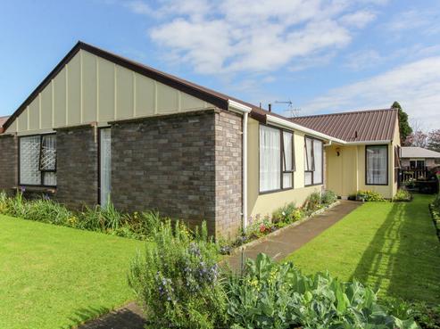 6 Kapu Grove, Whalers Gate