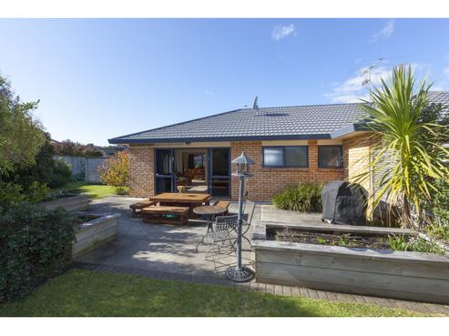 17 Leanne Way, Waikanae Beach