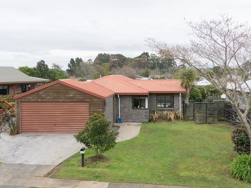 24 Lansdowne Crescent, Glenview