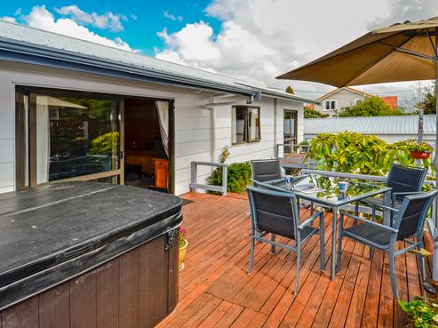 98B Lake Road, Narrow Neck