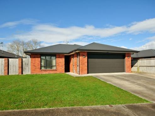 12 Landmark Court, Huntington