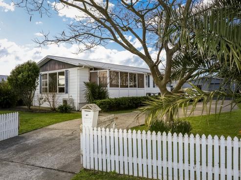 21 Tucker Lane, Clive