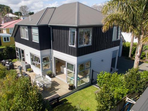 34A Queensway, Three Kings