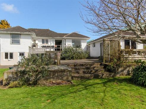 57 Paynters Avenue, Strandon