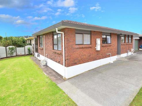 2/216 Centreway Road, Orewa