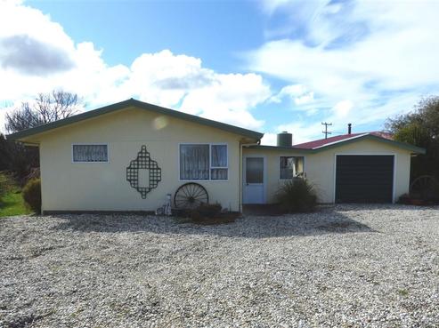 4 Macandrew Street, Owaka