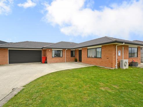 42 Percy Kinsman Crescent, Riverstone Terraces