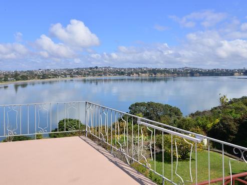 16 The Crescent, Tindalls Beach