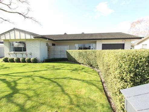 516 Poplar Place, Akina
