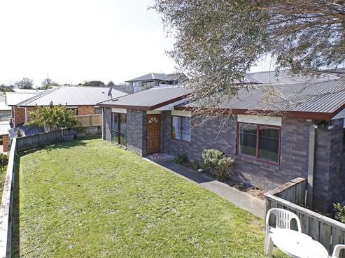 83 Dixon Road, Glenview