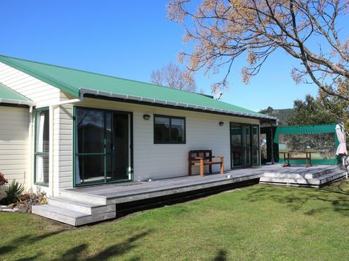 12 Charles Green Drive, Cooks Beach