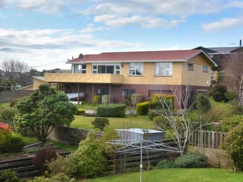 27 Bayne Terrace, Macandrew Bay