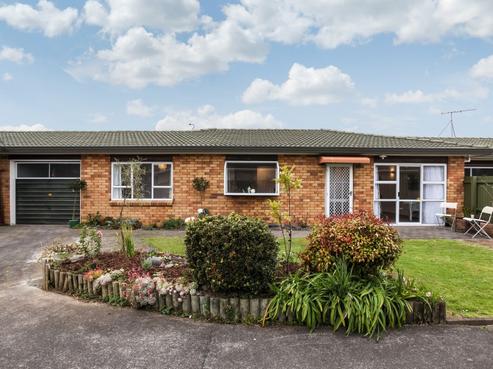 2/106 Edinburgh Street, Pukekohe