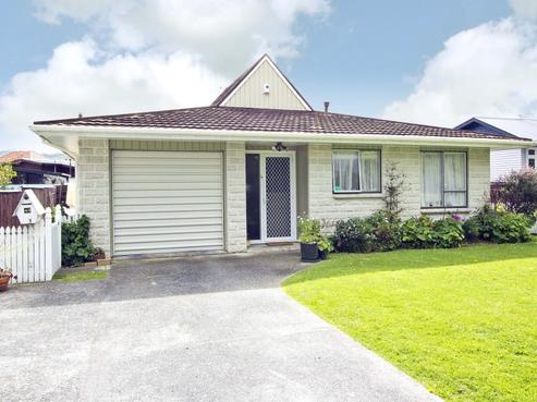 1/43 Pohutukawa Street, Woburn