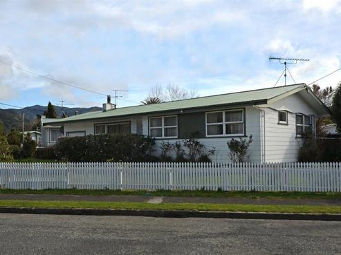6 Hardie Grove, Featherston
