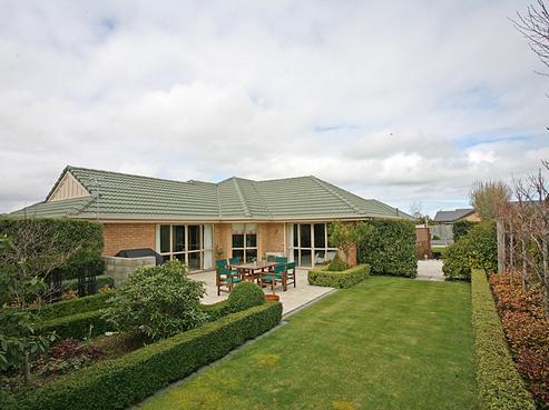 212 Southfield Drive, Lincoln
