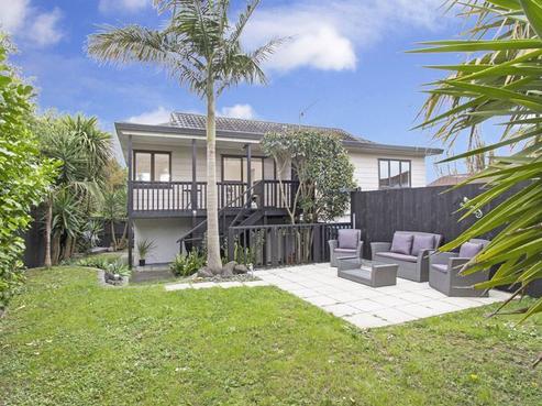 2/142 Bradbury Road, Botany Downs