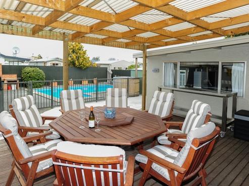 1019 Totara Street, Mahora