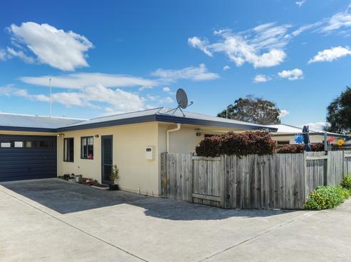 2/305 Park Road South, Akina