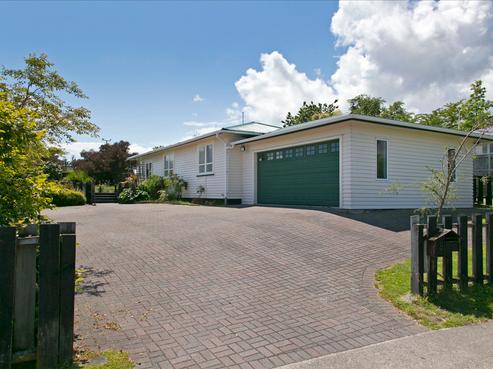 8 Kiddle Drive, Hilltop