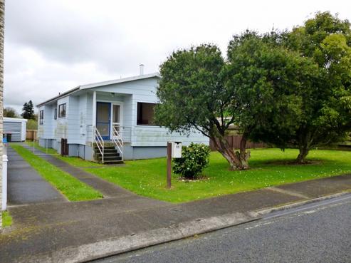 11 Willowbrook, Eltham