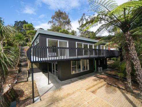 26 Woodfern Crescent, Titirangi
