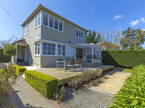1050 Taita Drive, Taita