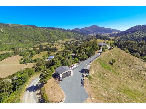 70 Frost Road, Hira