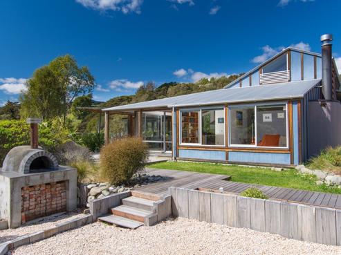219 Lud Valley Road, Hira