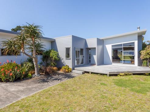148 The Fairway, Matarangi