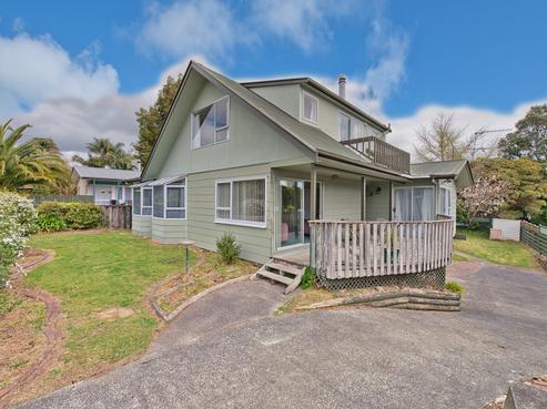 49 Lawrence Crescent, Hillpark