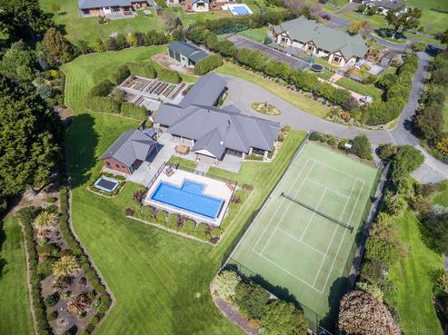 8 Malcolm Gillies Grove, Totara Park