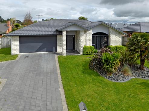 10 Saint James Drive, Huntington
