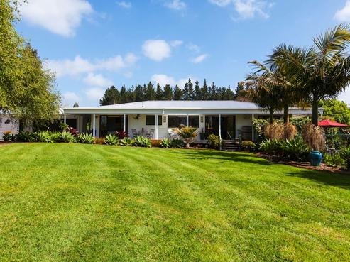 40B Attitude Avenue, Waitoki