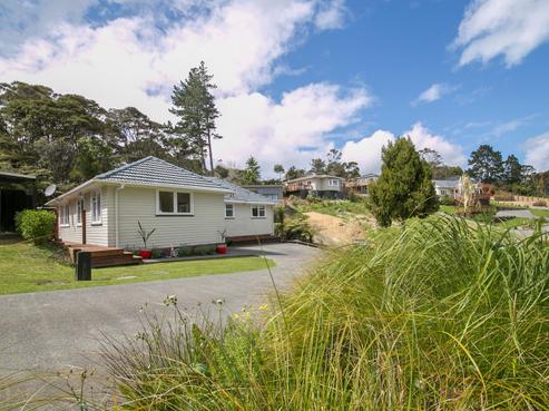 518B West Coast Road, Oratia
