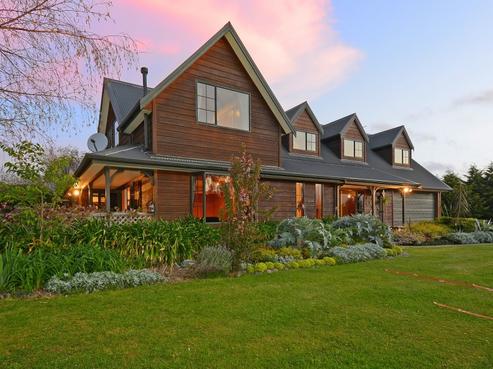 9 Malcolm Gillies Grove, Totara Park