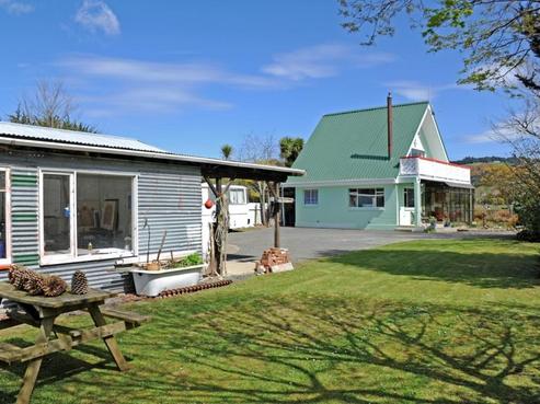 50 Doctors Point Road, Waitati