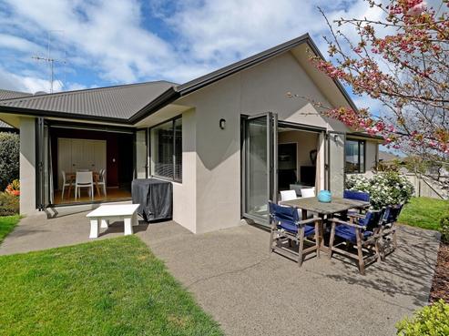 20 Parkwood Place, Huntington
