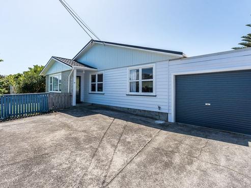 11 Bluegum Road, Paraparaumu Beach