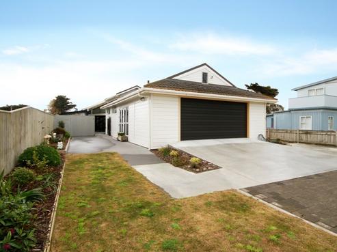 7 Hunia Terrace, Himatangi Beach