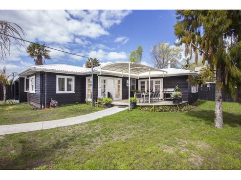 4 Riverside Drive, Point Wells