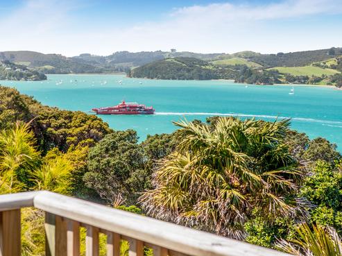 42 Kennedy Point Road, Surfdale